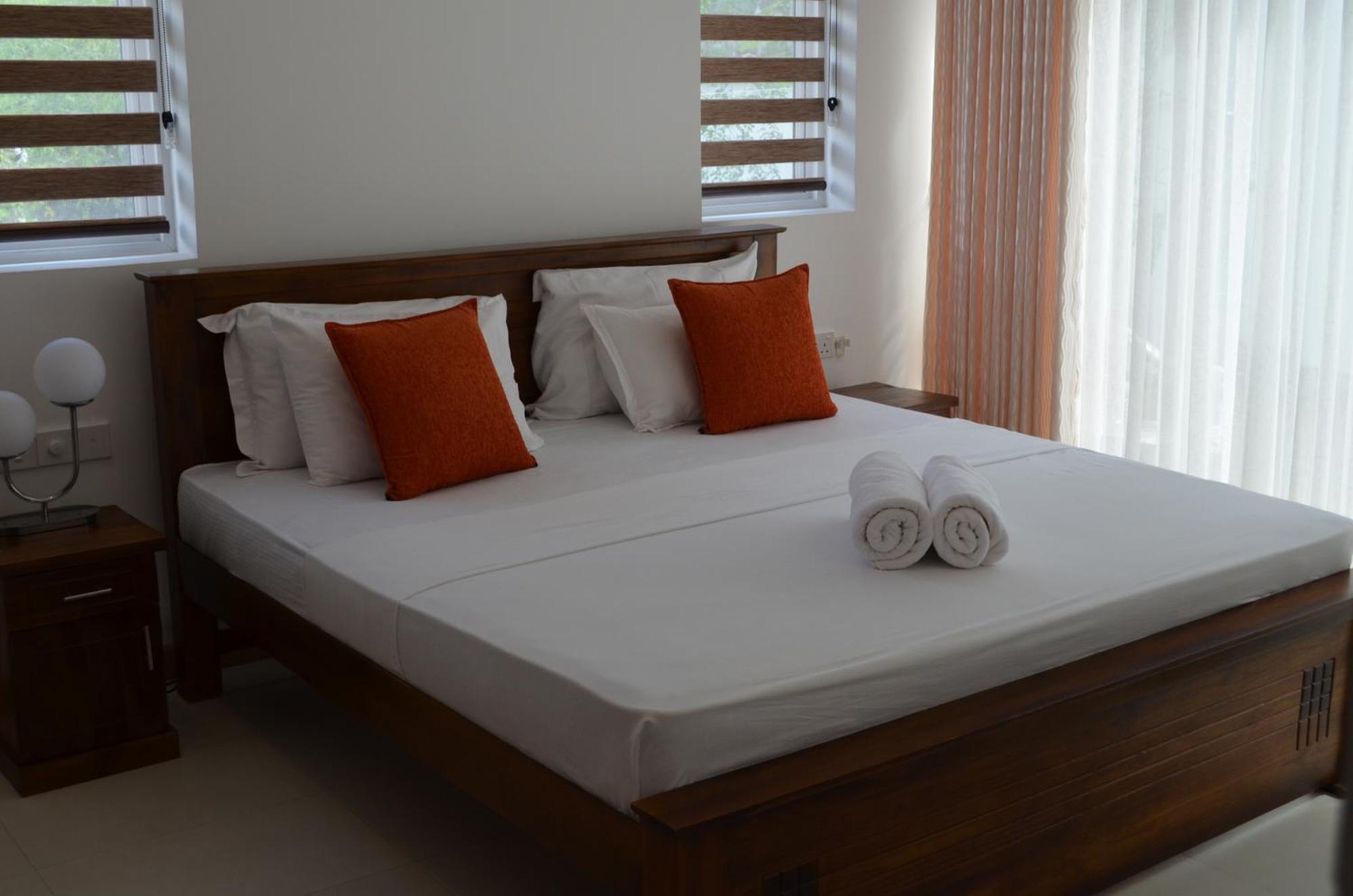Silina Airport Transit Hotel & Residence Катунаяка Екстер'єр фото