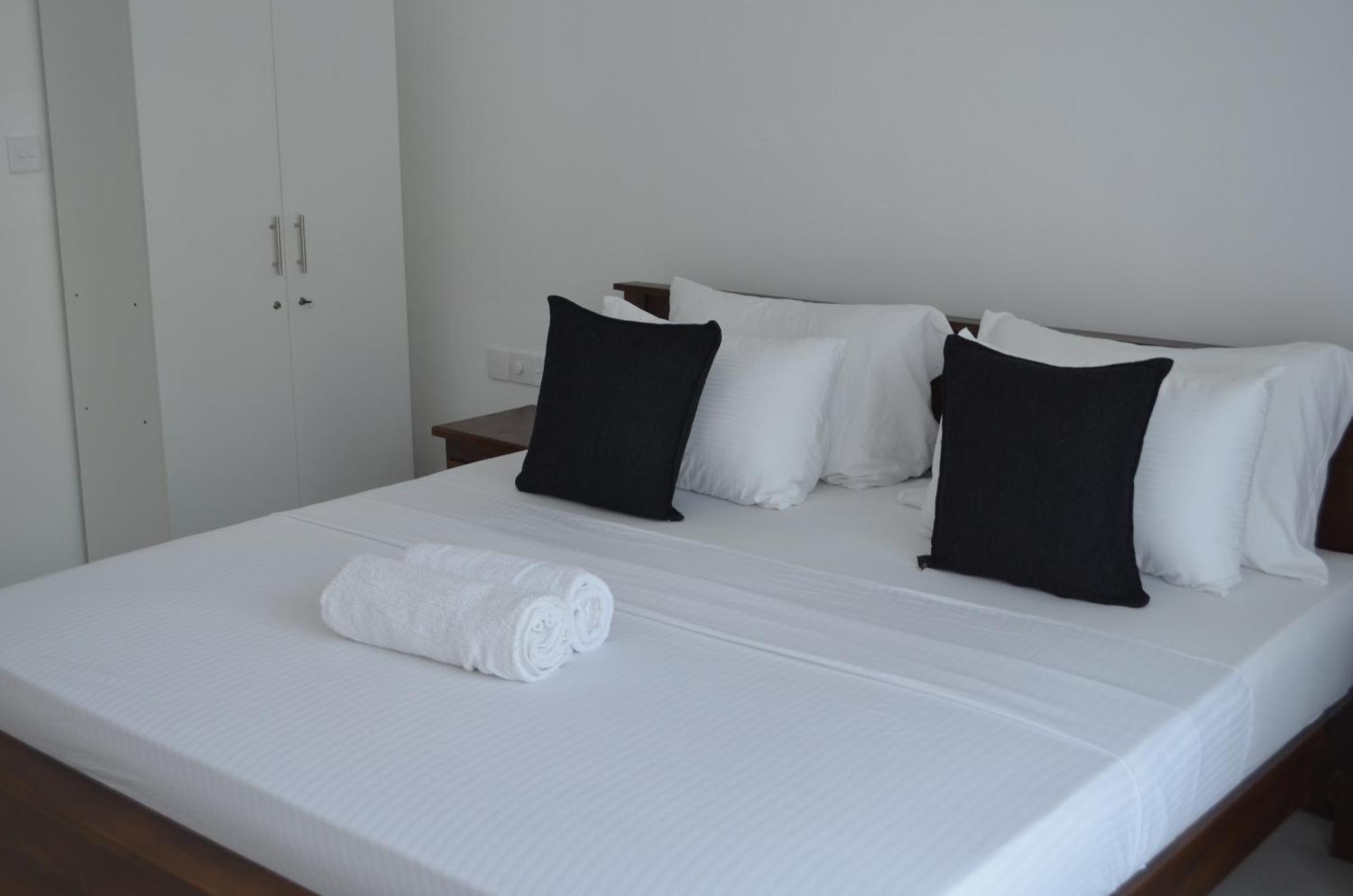 Silina Airport Transit Hotel & Residence Катунаяка Екстер'єр фото