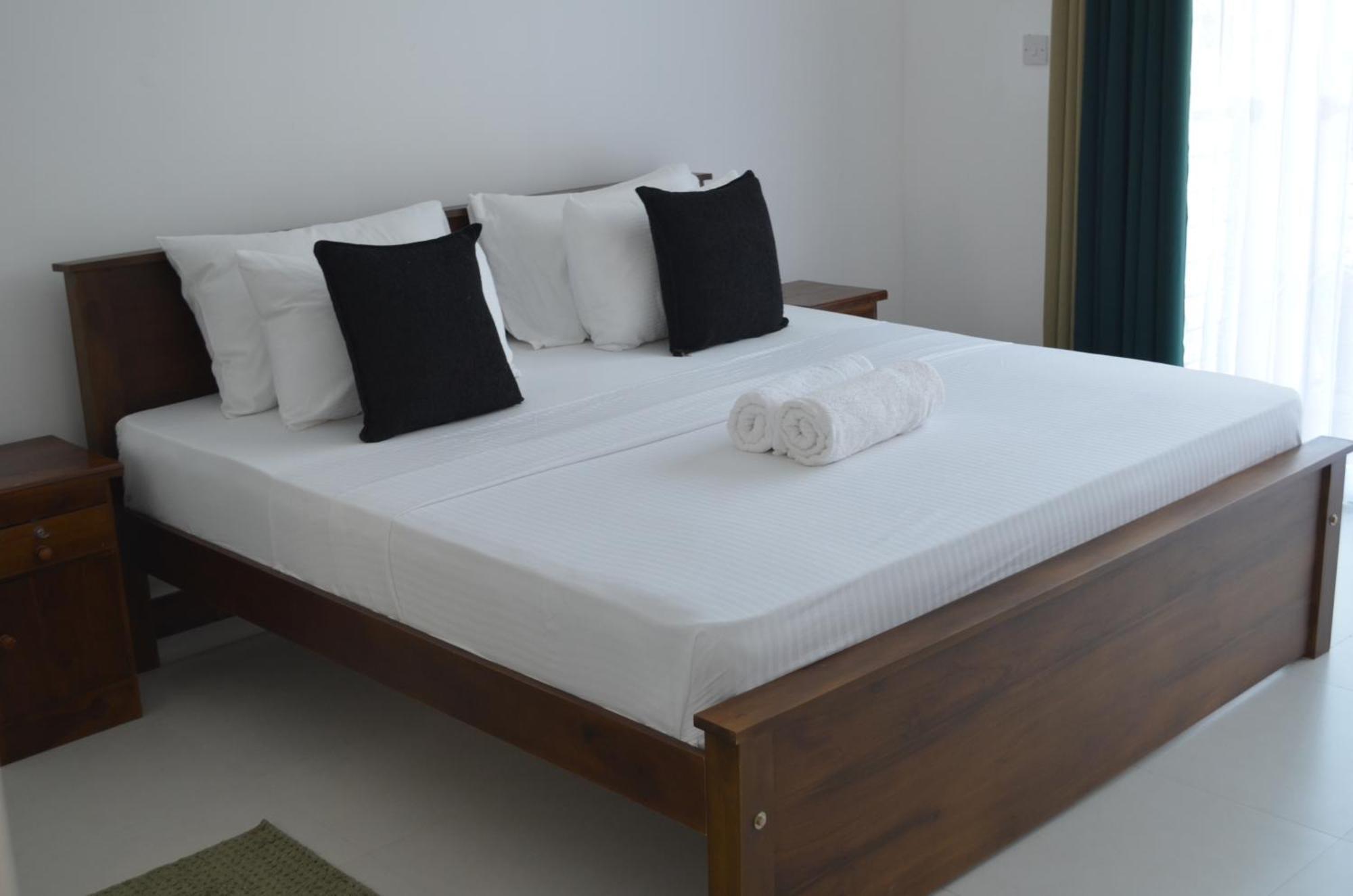Silina Airport Transit Hotel & Residence Катунаяка Екстер'єр фото