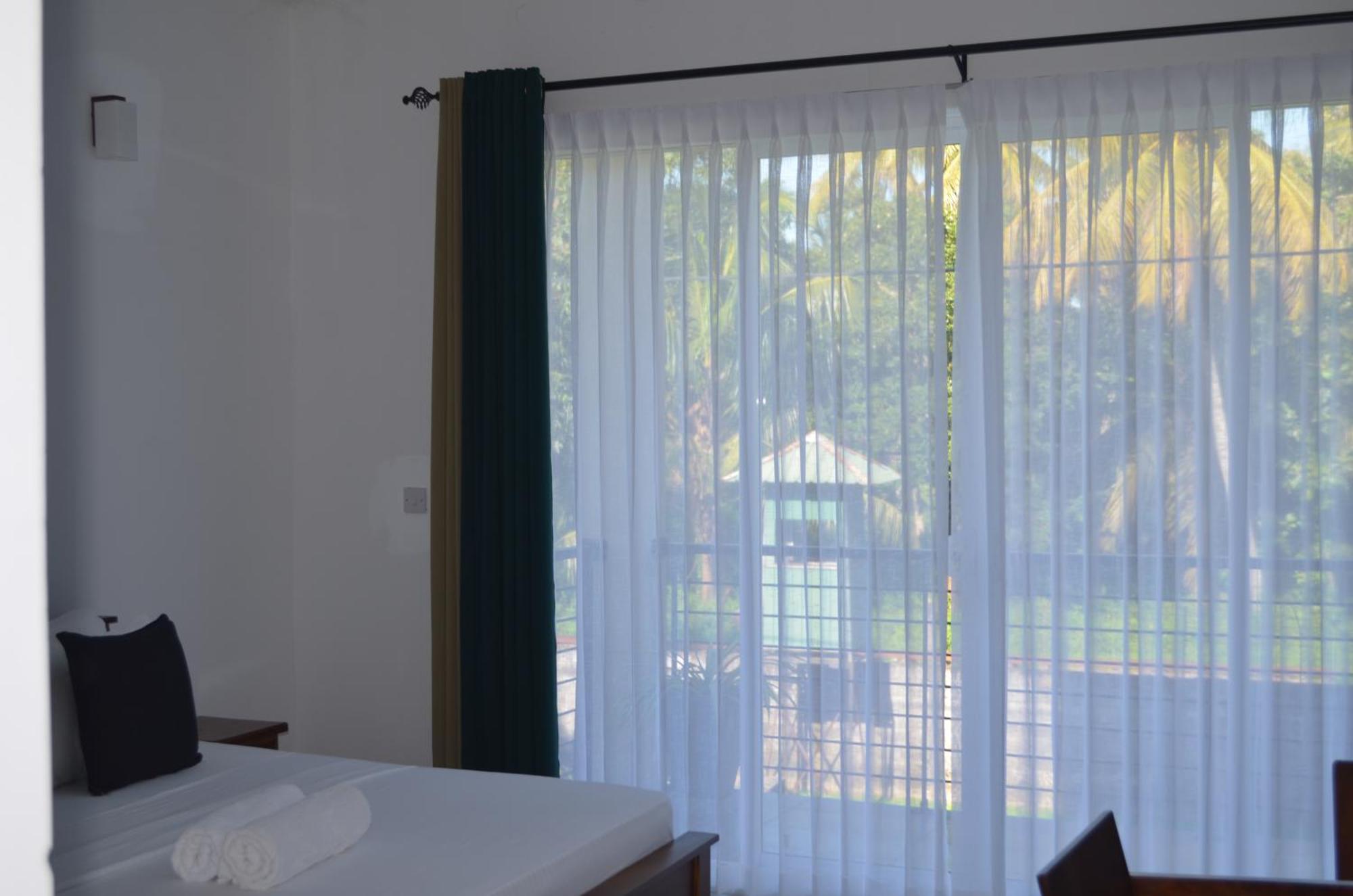 Silina Airport Transit Hotel & Residence Катунаяка Екстер'єр фото