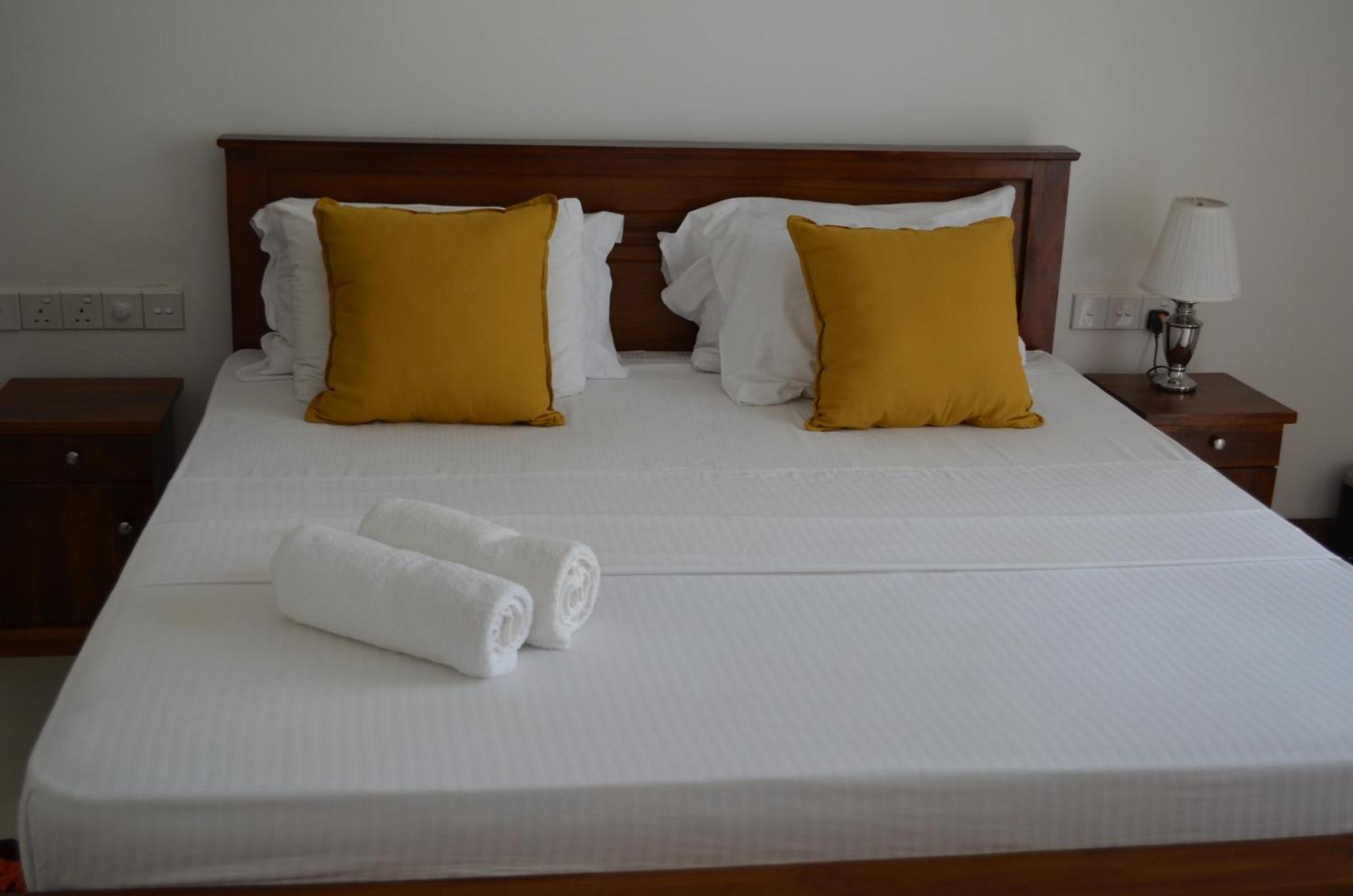 Silina Airport Transit Hotel & Residence Катунаяка Екстер'єр фото