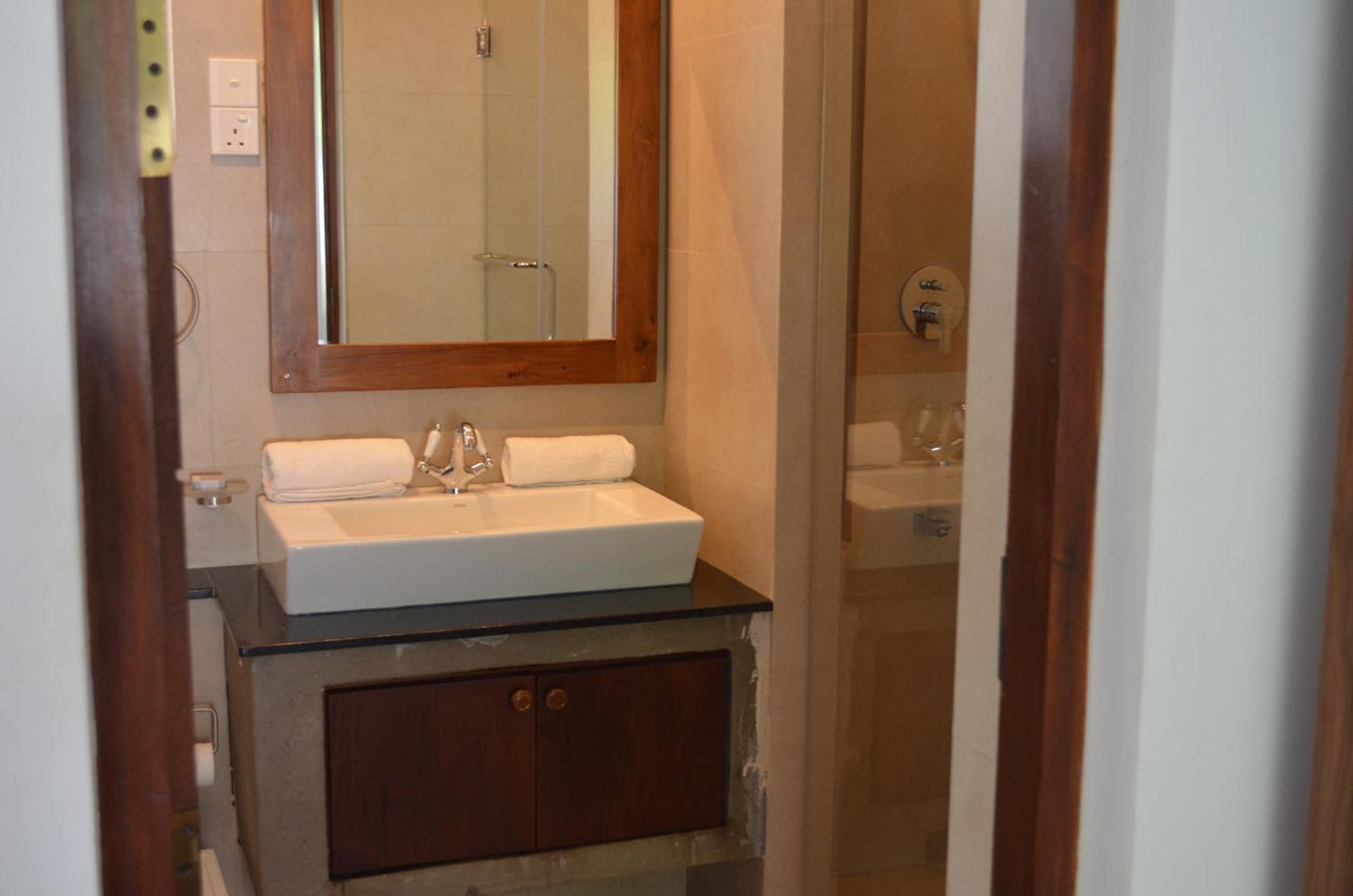 Silina Airport Transit Hotel & Residence Катунаяка Екстер'єр фото